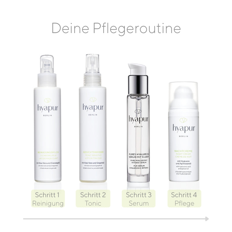 Deine tägliche Pflegeroutine kann z.B. so aussehen: Im 1. Schritt reinigst du deine Haut, im 2. trägst du Gesichtswasser auf und entfernst Seifenreste sanft mit einem Wattepad. Danach befeuchtest du deine Haut nochmals leicht mit Wasser oder Gesichtswasser, trägst dein Hyaluron-Serum auf, lässt es vollständig einziehen und schließt es mit einer Tages- oder Nachtpflege ein.