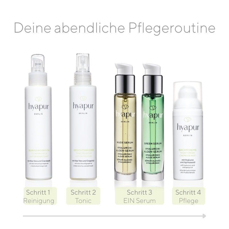 Deine abendlich Pflegeroutine kann z.B. so aussehen: Im 1. Schritt reinigst du deine Haut, im 2. trägst du Gesichtswasser auf und entfernst Seifenreste sanft mit einem Wattepad. Danach befeuchtest du deine Haut nochmals leicht mit Wasser oder Gesichtswasser, trägst 3. entweder das Green Serum oder das Nude Serum auf, lässt es vollständig einziehen und 4. schließt es mit einer Nachtpflege ein. 